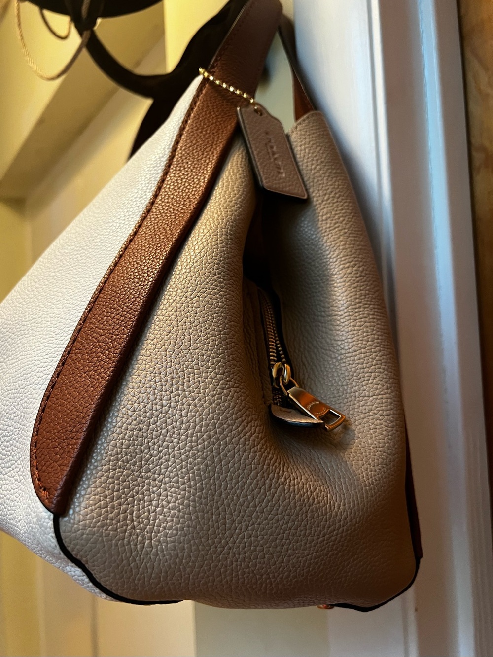 Coach Hadley Hobo in Pebbled Leather Colorblock LIGHTWEIGHT PERFECTION 😎😎😎 NWOT - Picture 5 of 17